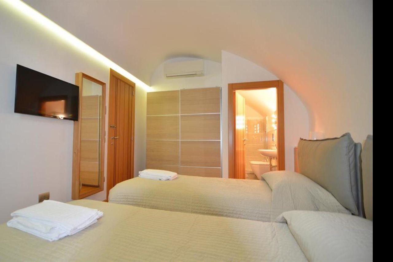 La Strada Parlata Hotell Napoli Eksteriør bilde