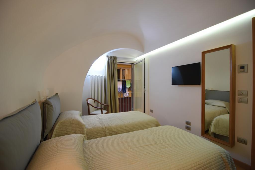 La Strada Parlata Hotell Napoli Eksteriør bilde