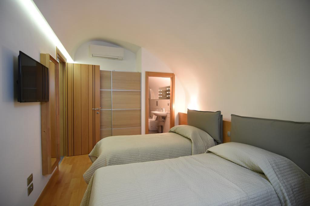 La Strada Parlata Hotell Napoli Eksteriør bilde