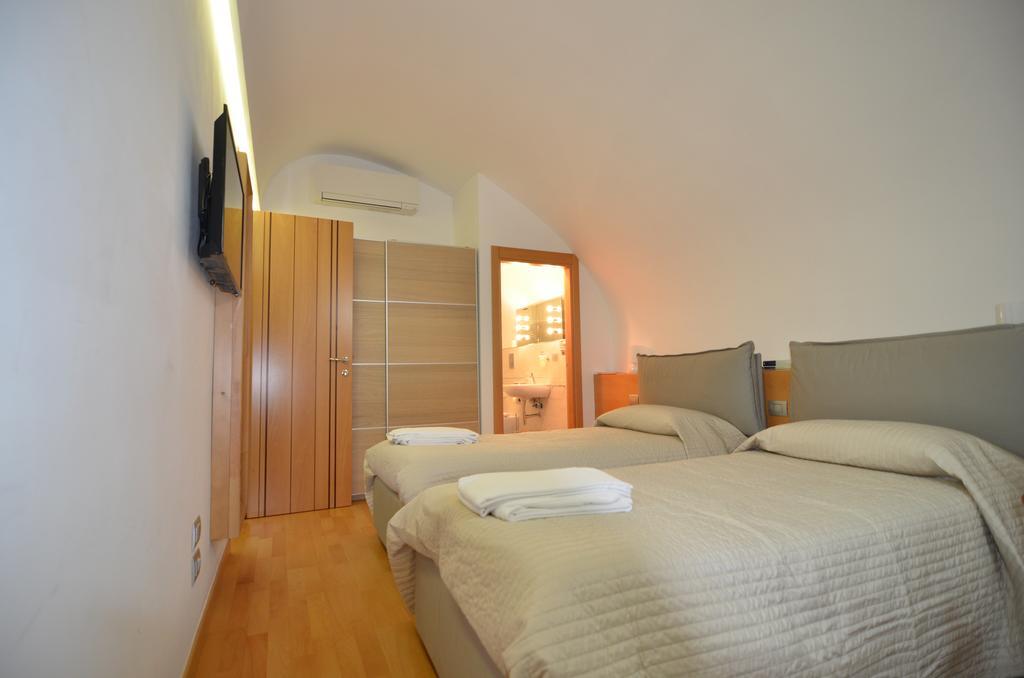 La Strada Parlata Hotell Napoli Eksteriør bilde